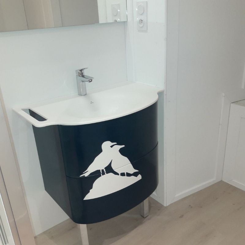 Vasque pierre acrylique et meuble de rangement salle de bains